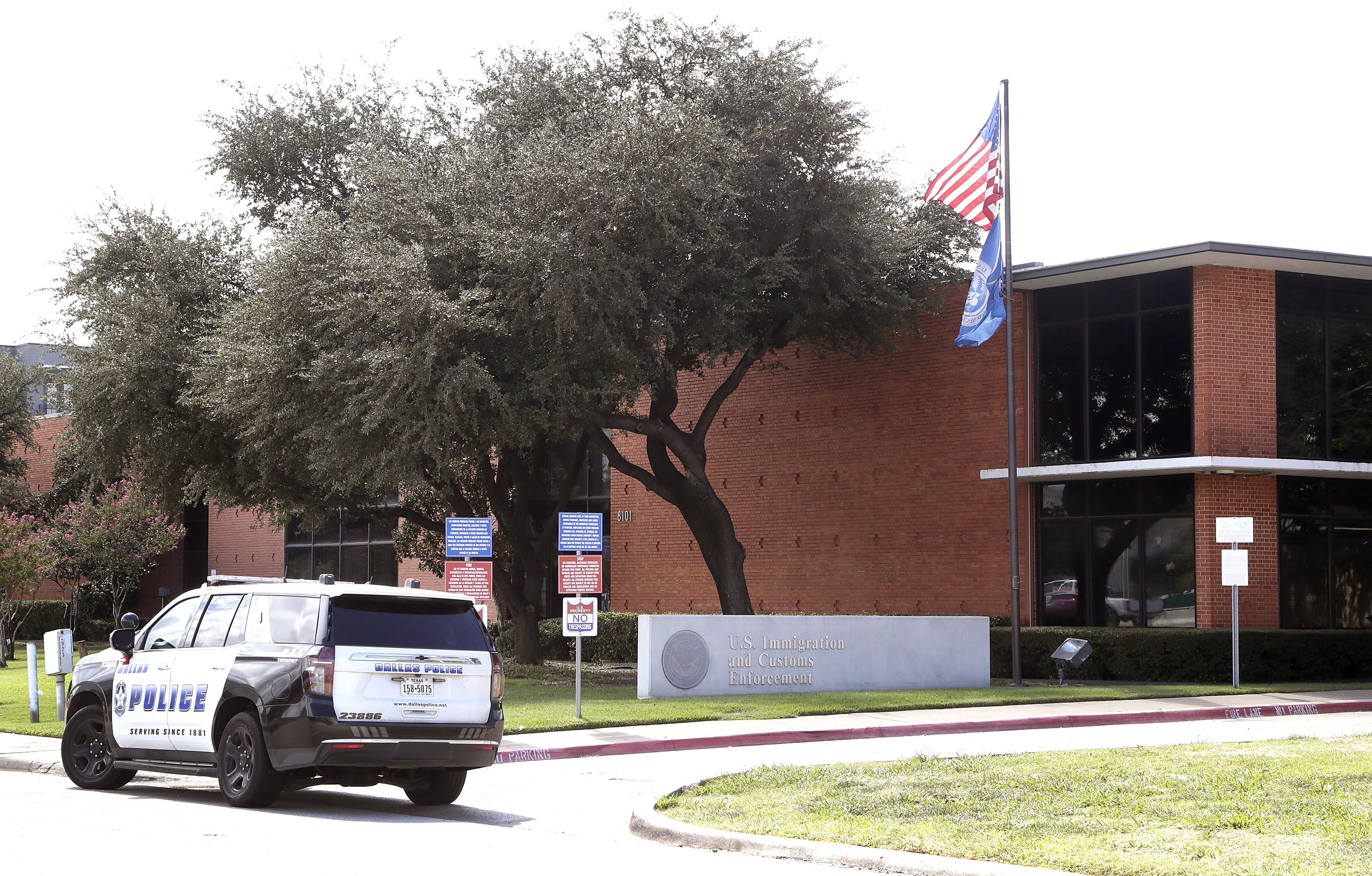 Dallas Police at ICE Office